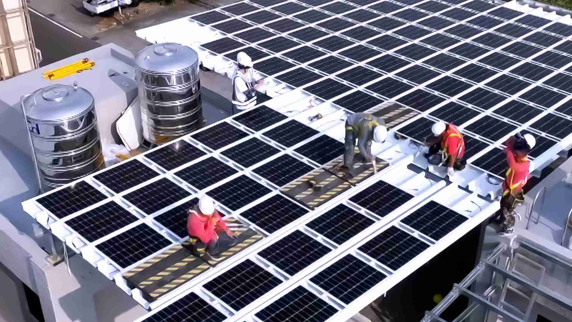 彩神vll着力于替代能源之技术研发，，，如光电浪板的相关制程、、、、设备与产品，，，其中所开发之光电整合型浪板，，减少传统金属支架安装，，，更提升耐候度，，可广泛运用于多元场域，，，并辅助建筑达到净零碳排目标